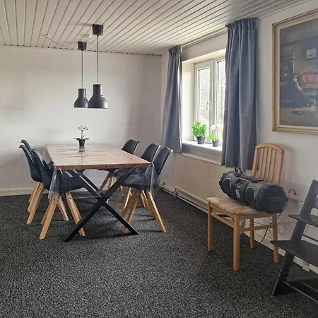 Semesterbostad 3 Bedroom Lovely In