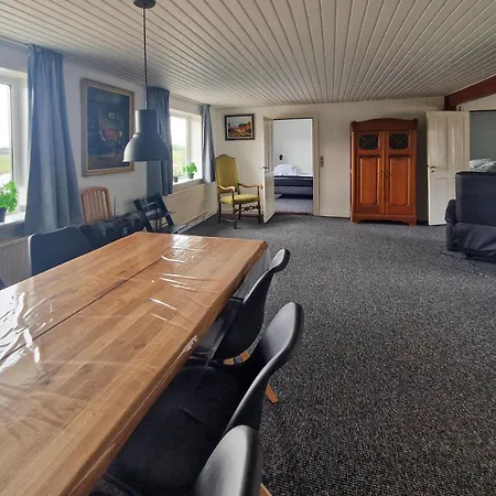 3 Bedroom Lovely In Prázdninový dům