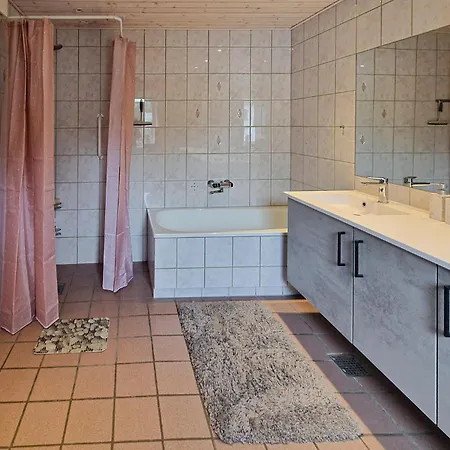 3 Bedroom Lovely In Prázdninový dům